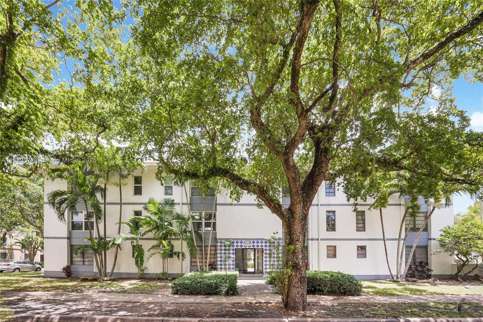 Small Image of 235 ANTILLA AVE #7, Coral Gables Number 4