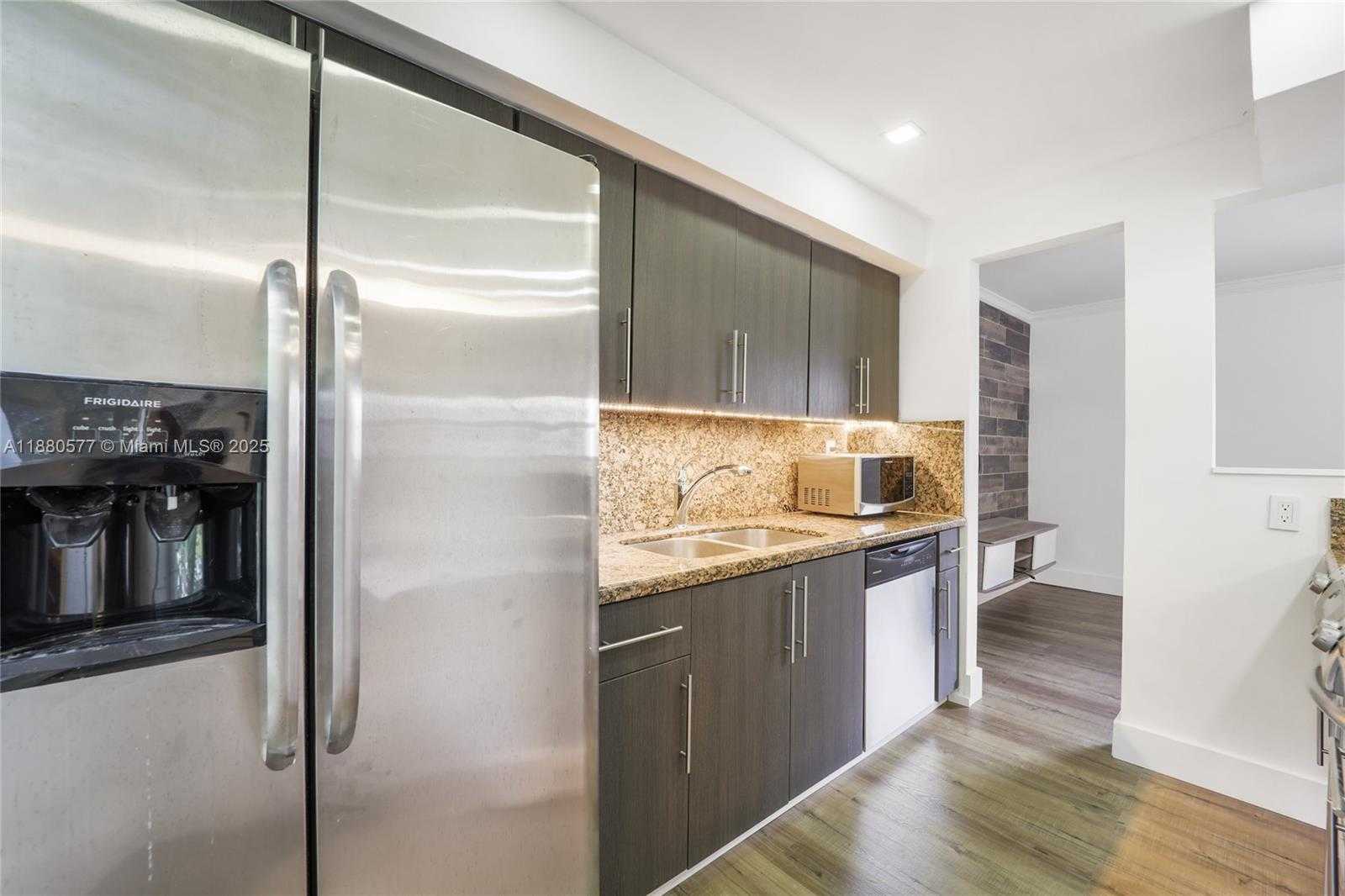 Small Image of 235 ANTILLA AVE #7, Coral Gables Number 6