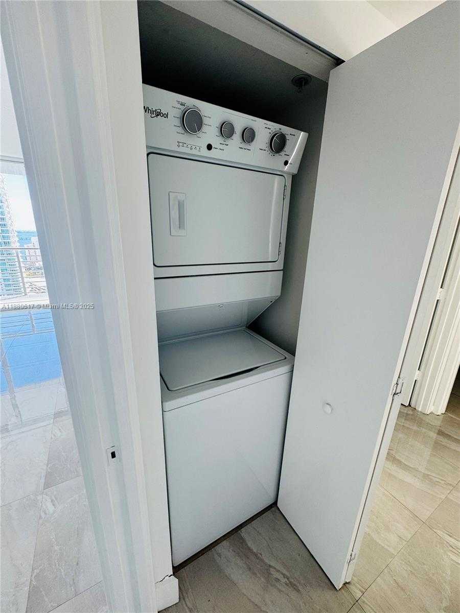 Small Image of 325 SOUTH BISCAYNE BLVD #3215, Miami Number 14