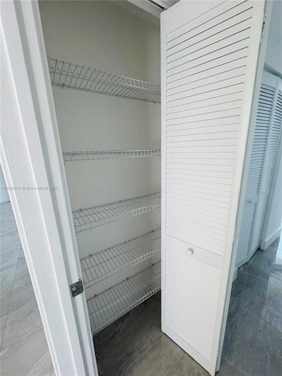 Small Image of 325 SOUTH BISCAYNE BLVD #3215, Miami Number 19