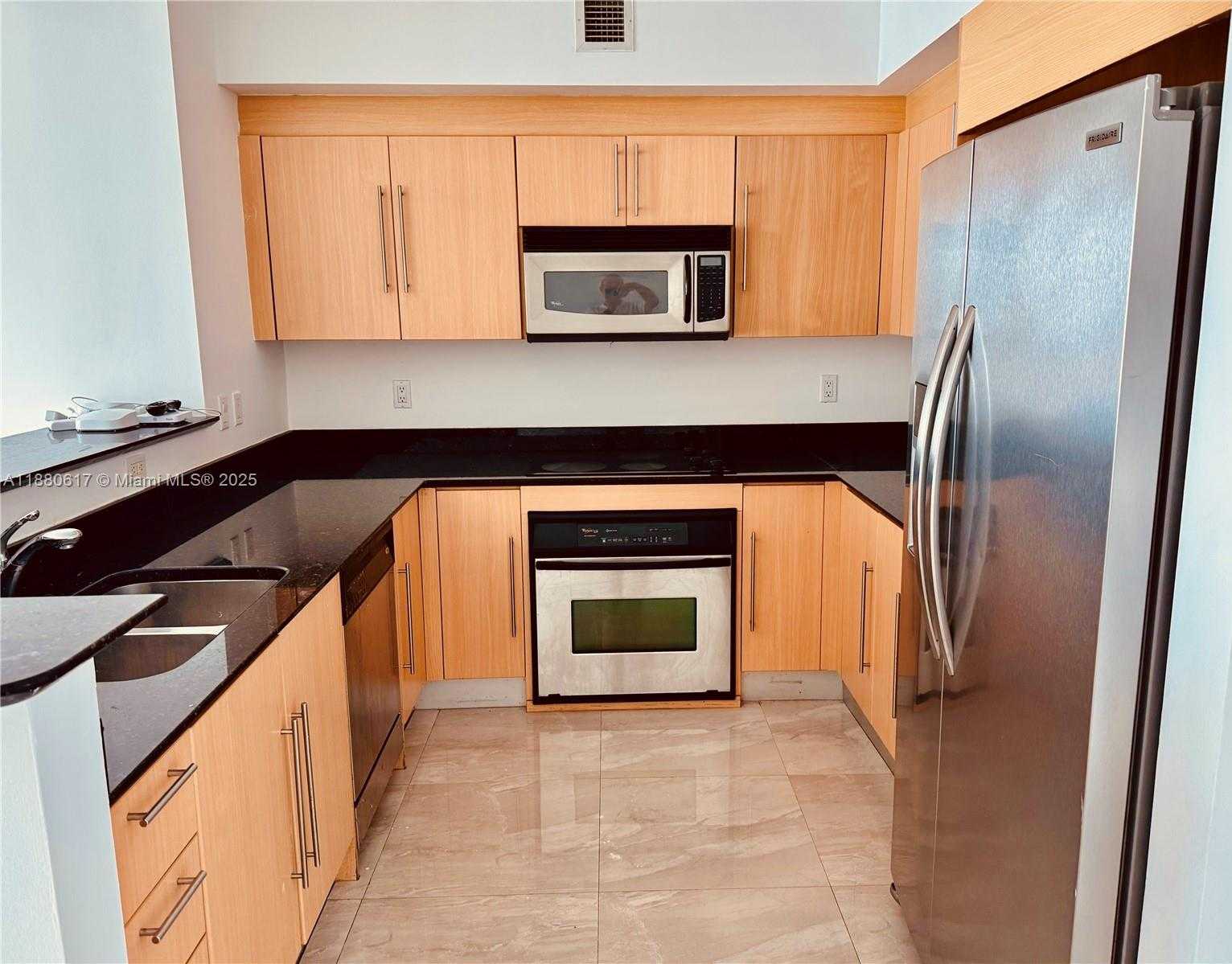 Small Image of 325 SOUTH BISCAYNE BLVD #3215, Miami Number 2