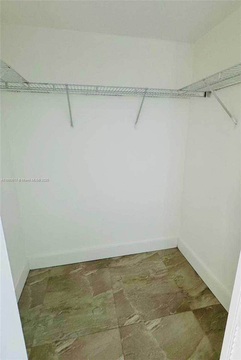 Small Image of 325 SOUTH BISCAYNE BLVD #3215, Miami Number 20