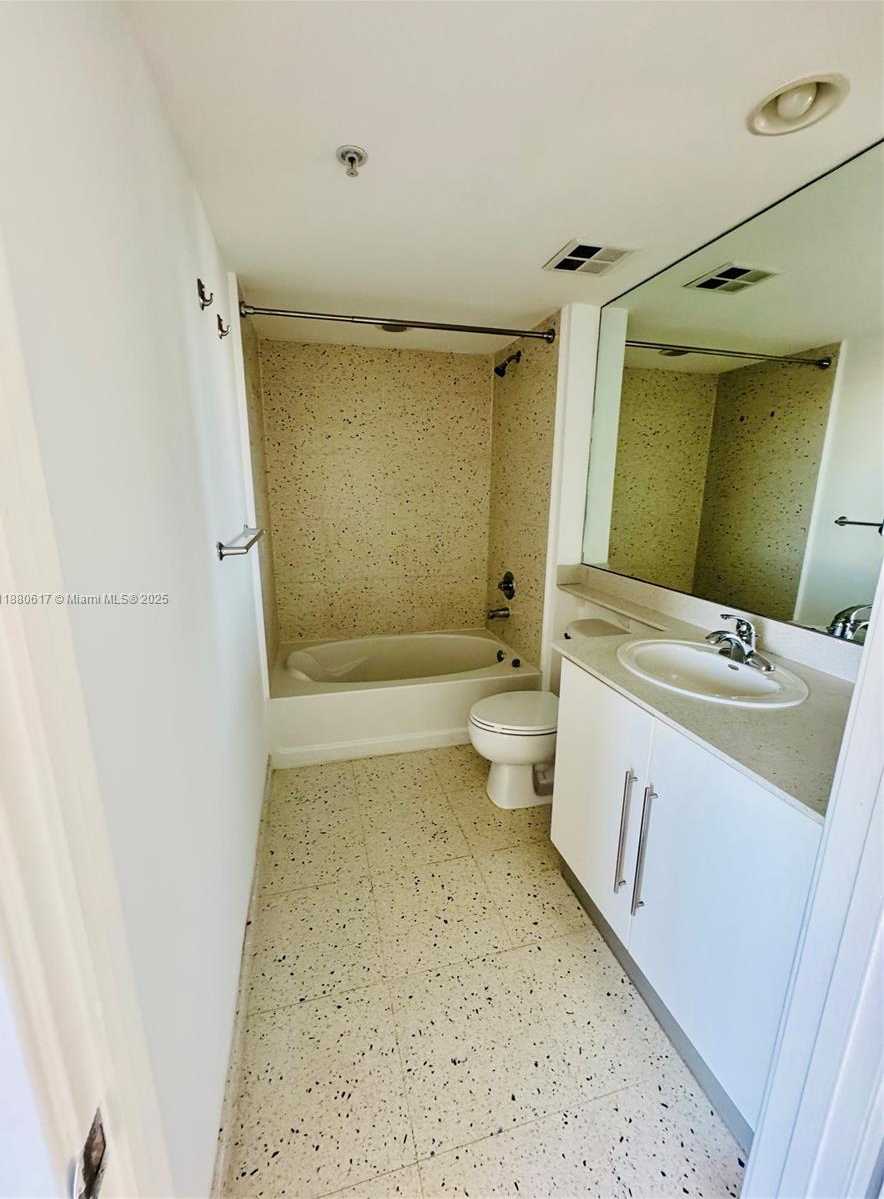 Small Image of 325 SOUTH BISCAYNE BLVD #3215, Miami Number 21
