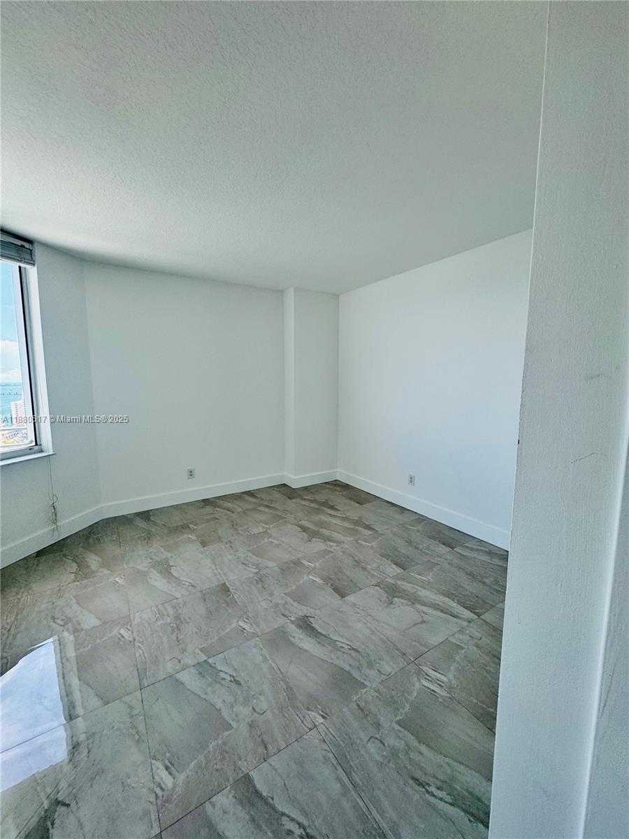 Small Image of 325 SOUTH BISCAYNE BLVD #3215, Miami Number 23
