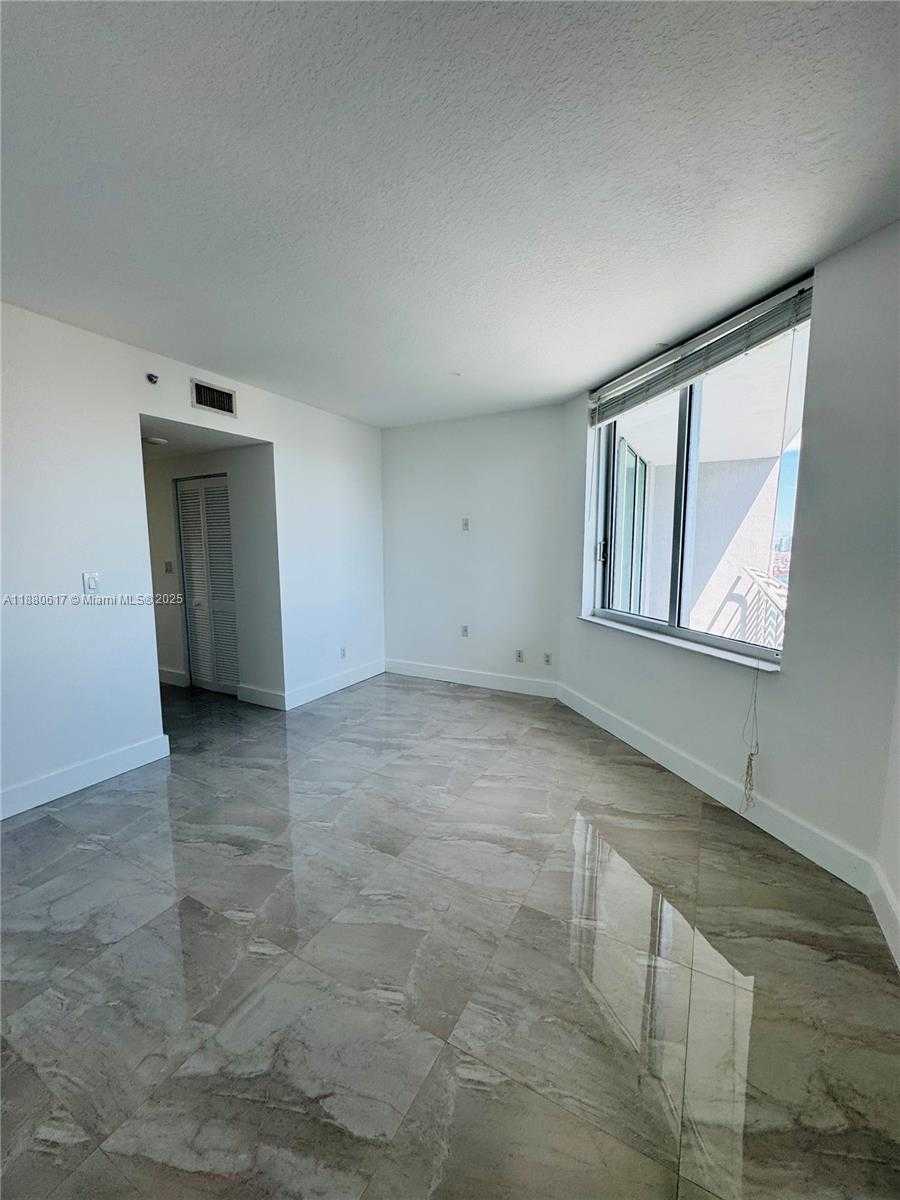 Small Image of 325 SOUTH BISCAYNE BLVD #3215, Miami Number 26
