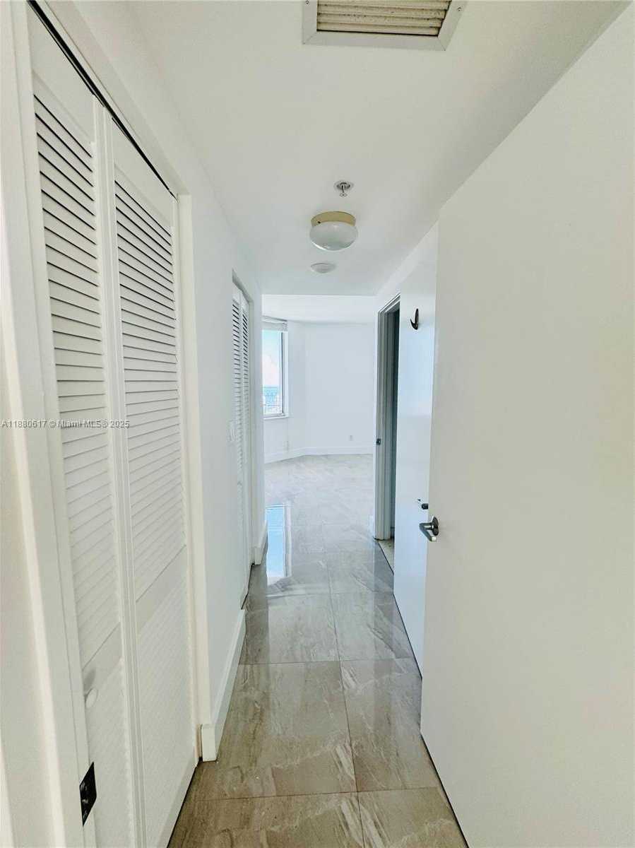 Small Image of 325 SOUTH BISCAYNE BLVD #3215, Miami Number 27
