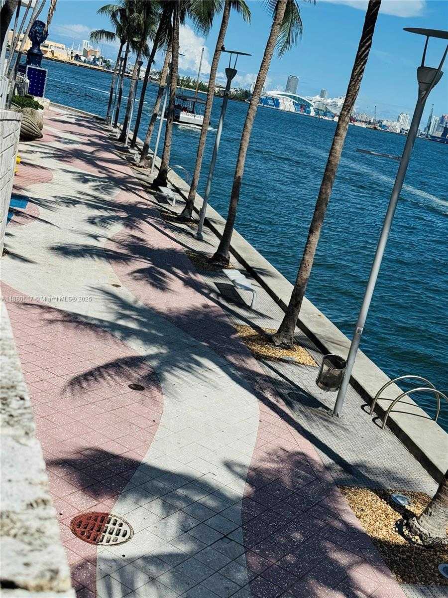 Small Image of 325 SOUTH BISCAYNE BLVD #3215, Miami Number 34