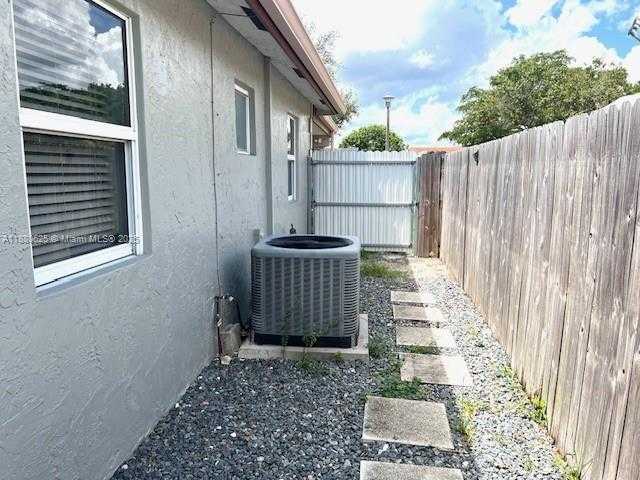 Small Image of 4150 SOUTH WEST 56TH TER, Davie Number 39