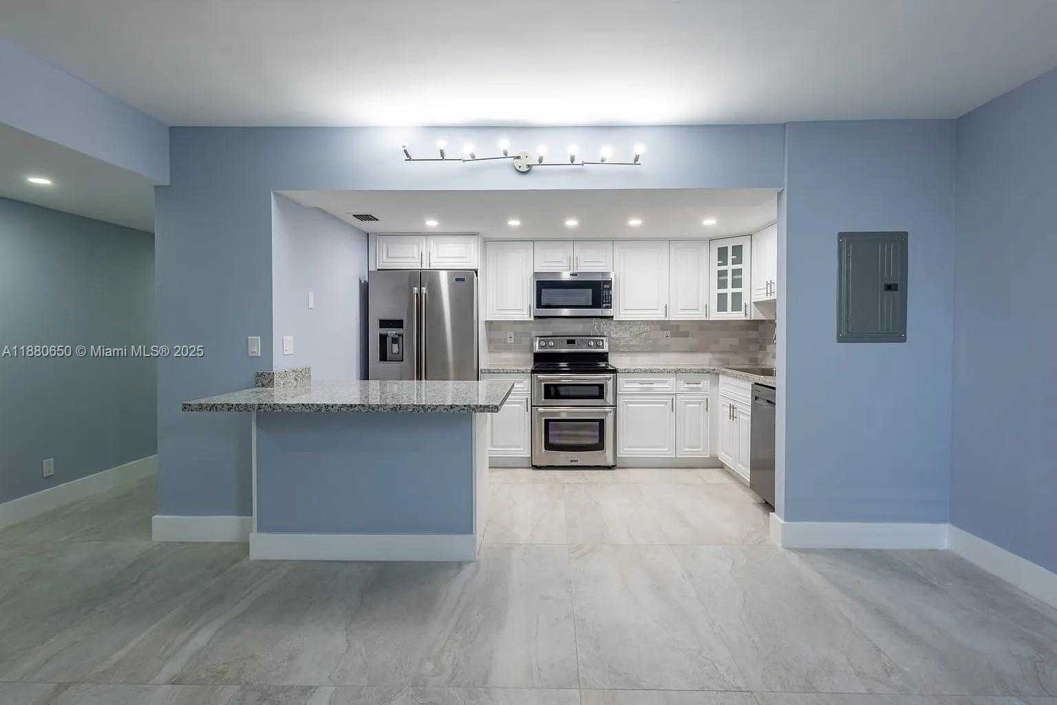 Small Image of 20350 WEST COUNTRY CLUB DR #PH24-4, Aventura Number 2