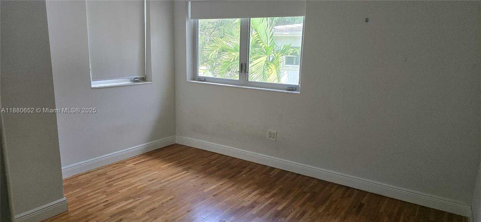 Small Image of 3915 PONCE DE LEON BLVD, Coral Gables Number 12