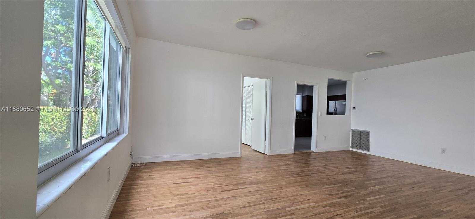Small Image of 3915 PONCE DE LEON BLVD, Coral Gables Number 13