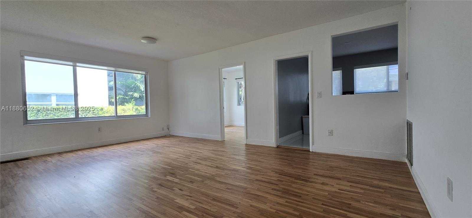 Small Image of 3915 PONCE DE LEON BLVD, Coral Gables Number 14