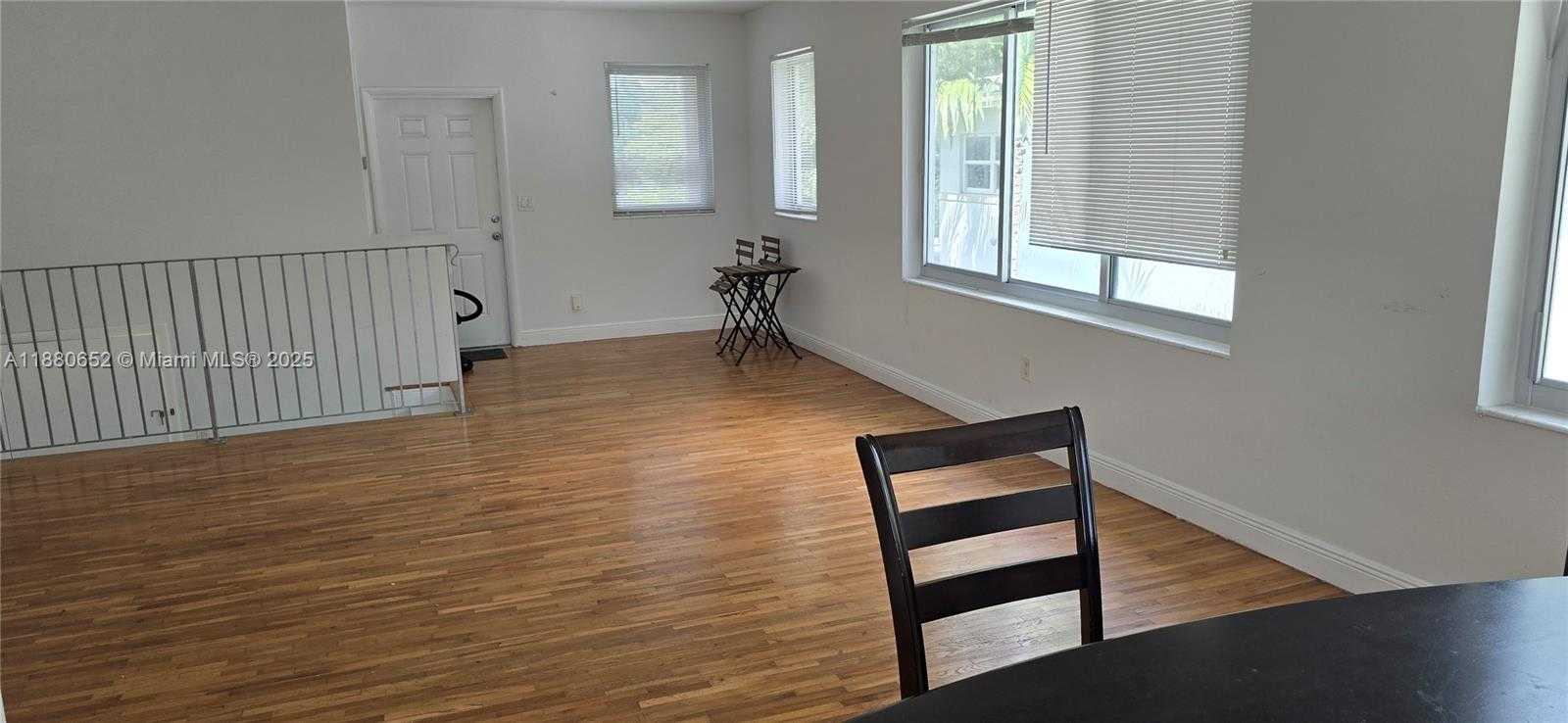 Small Image of 3915 PONCE DE LEON BLVD, Coral Gables Number 16