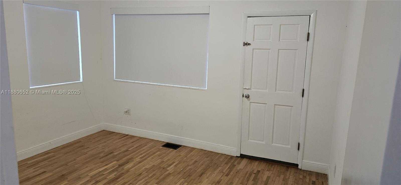 Small Image of 3915 PONCE DE LEON BLVD, Coral Gables Number 17
