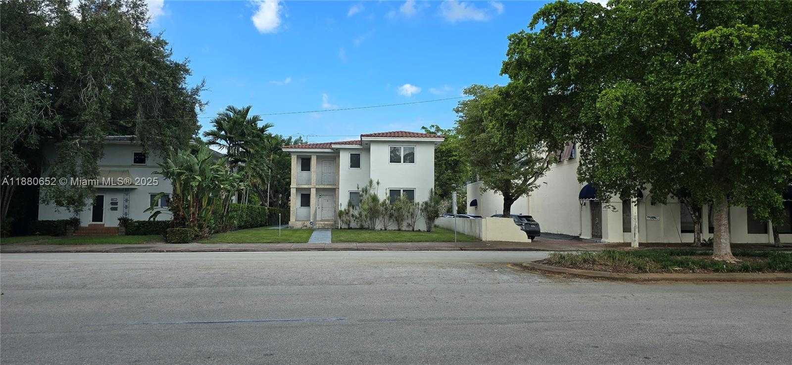 Small Image of 3915 PONCE DE LEON BLVD, Coral Gables Number 2