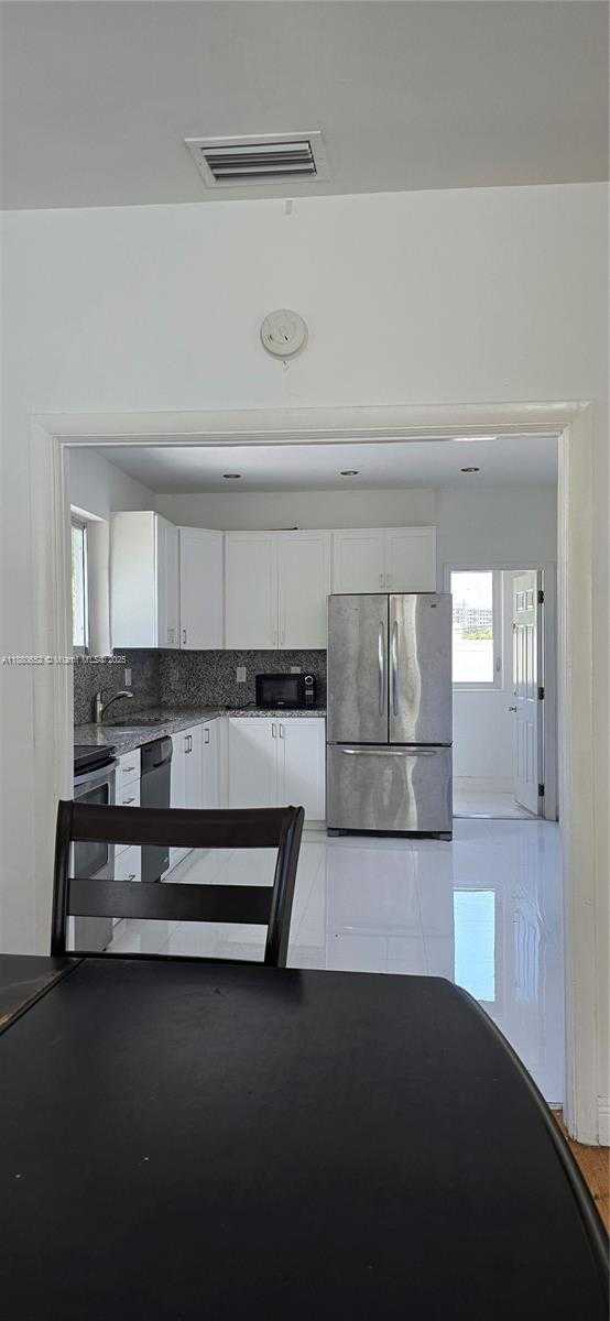 Small Image of 3915 PONCE DE LEON BLVD, Coral Gables Number 20