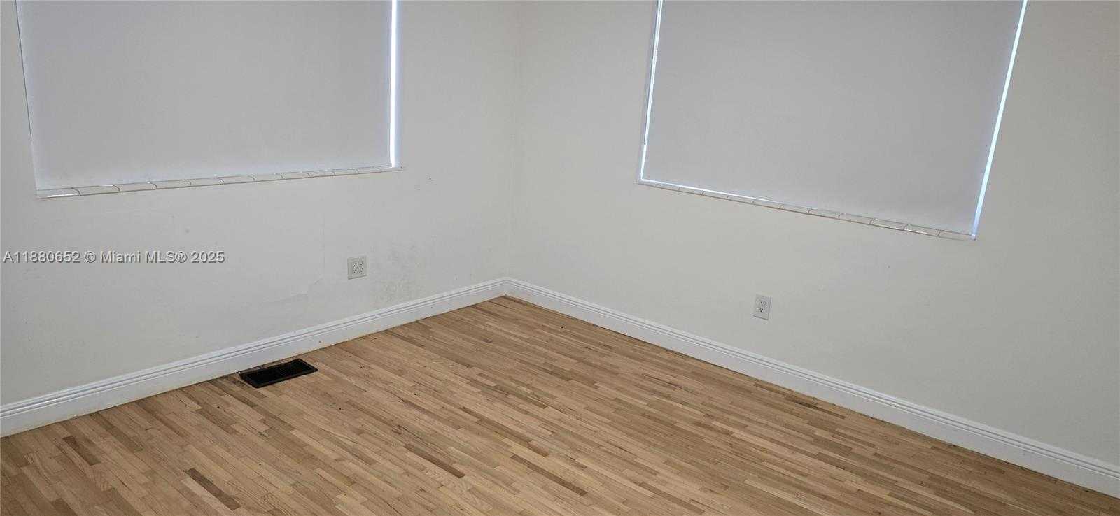 Small Image of 3915 PONCE DE LEON BLVD, Coral Gables Number 24
