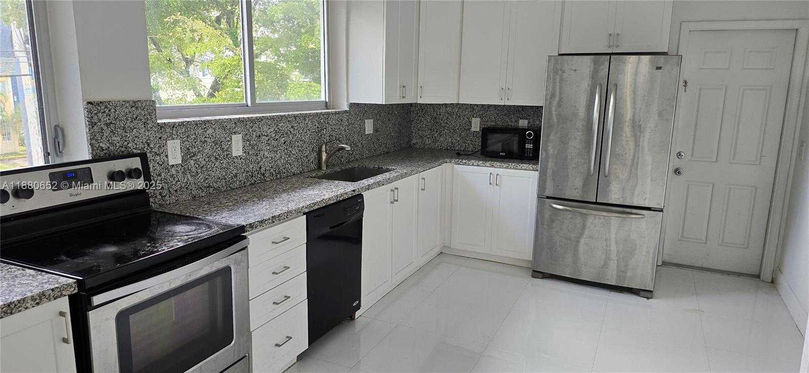 Small Image of 3915 PONCE DE LEON BLVD, Coral Gables Number 27
