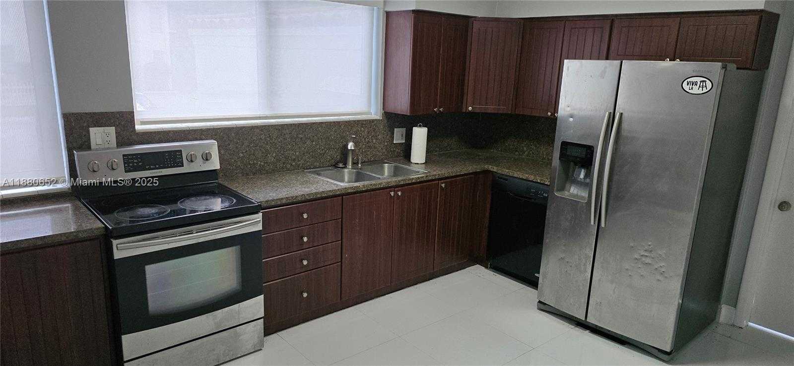 Small Image of 3915 PONCE DE LEON BLVD, Coral Gables Number 28