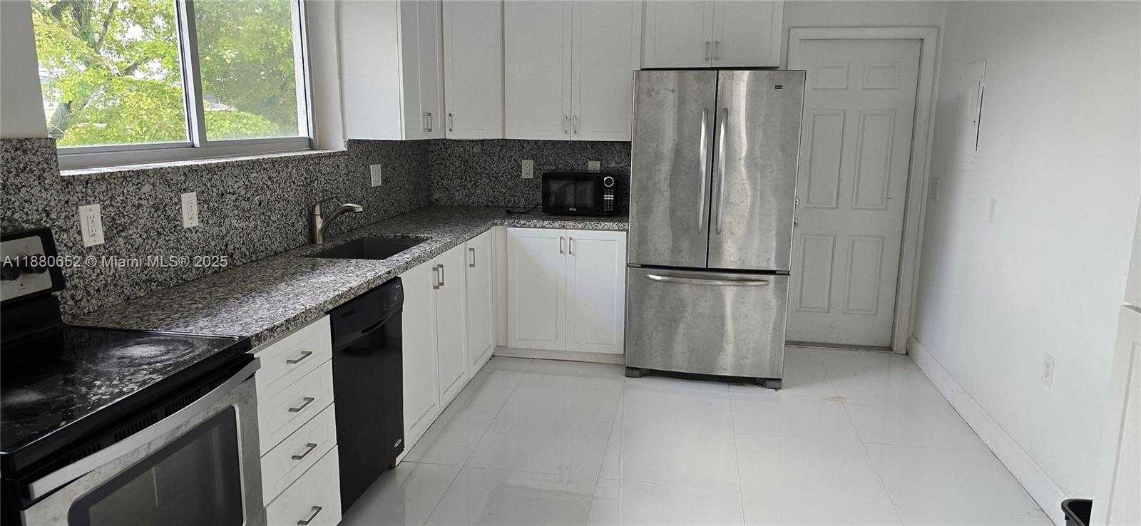 Small Image of 3915 PONCE DE LEON BLVD, Coral Gables Number 29