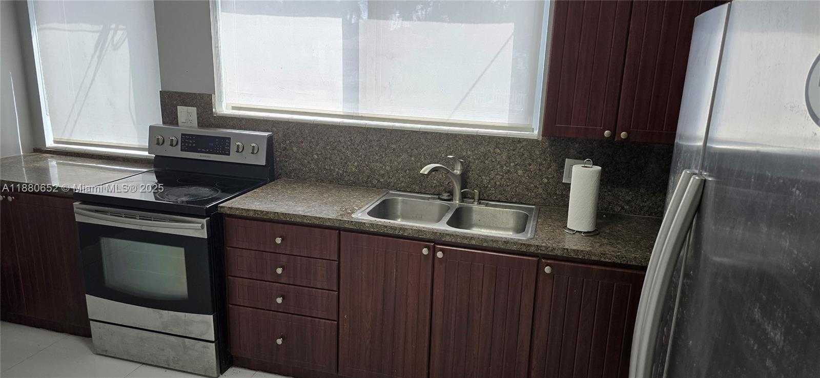 Small Image of 3915 PONCE DE LEON BLVD, Coral Gables Number 30