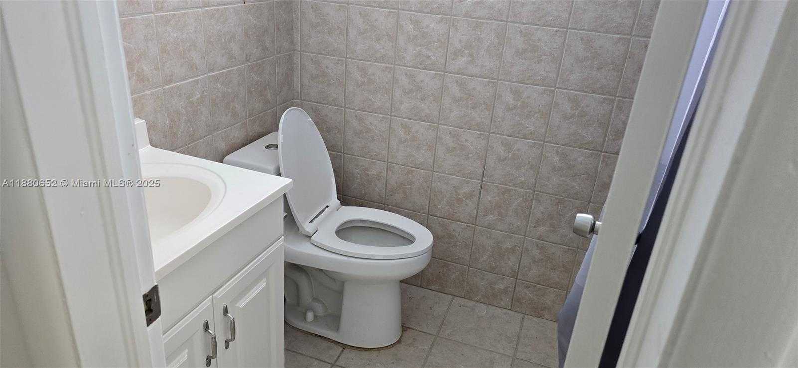 Small Image of 3915 PONCE DE LEON BLVD, Coral Gables Number 32