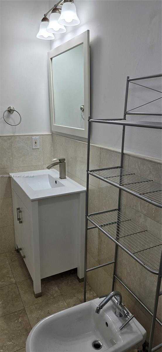Small Image of 3915 PONCE DE LEON BLVD, Coral Gables Number 34