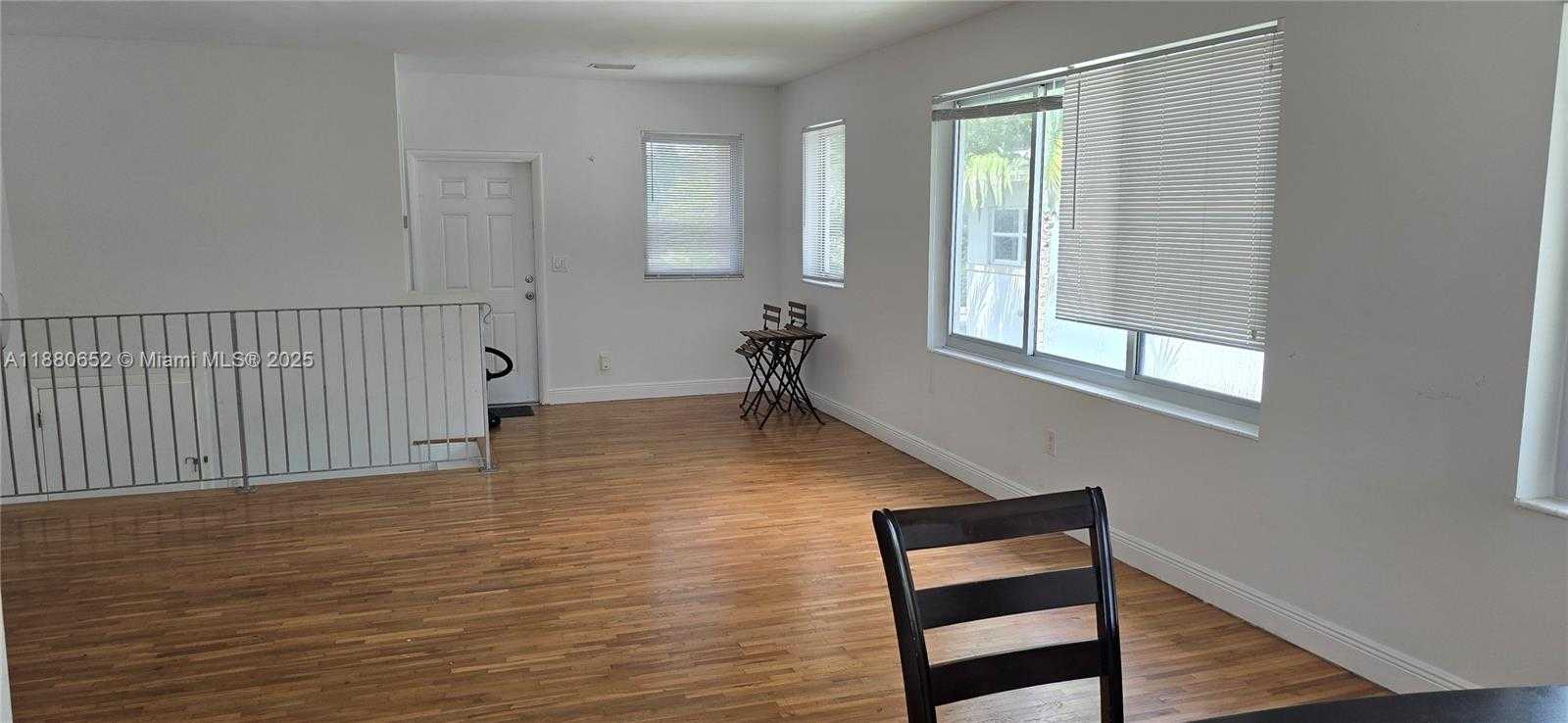 Small Image of 3915 PONCE DE LEON BLVD, Coral Gables Number 46