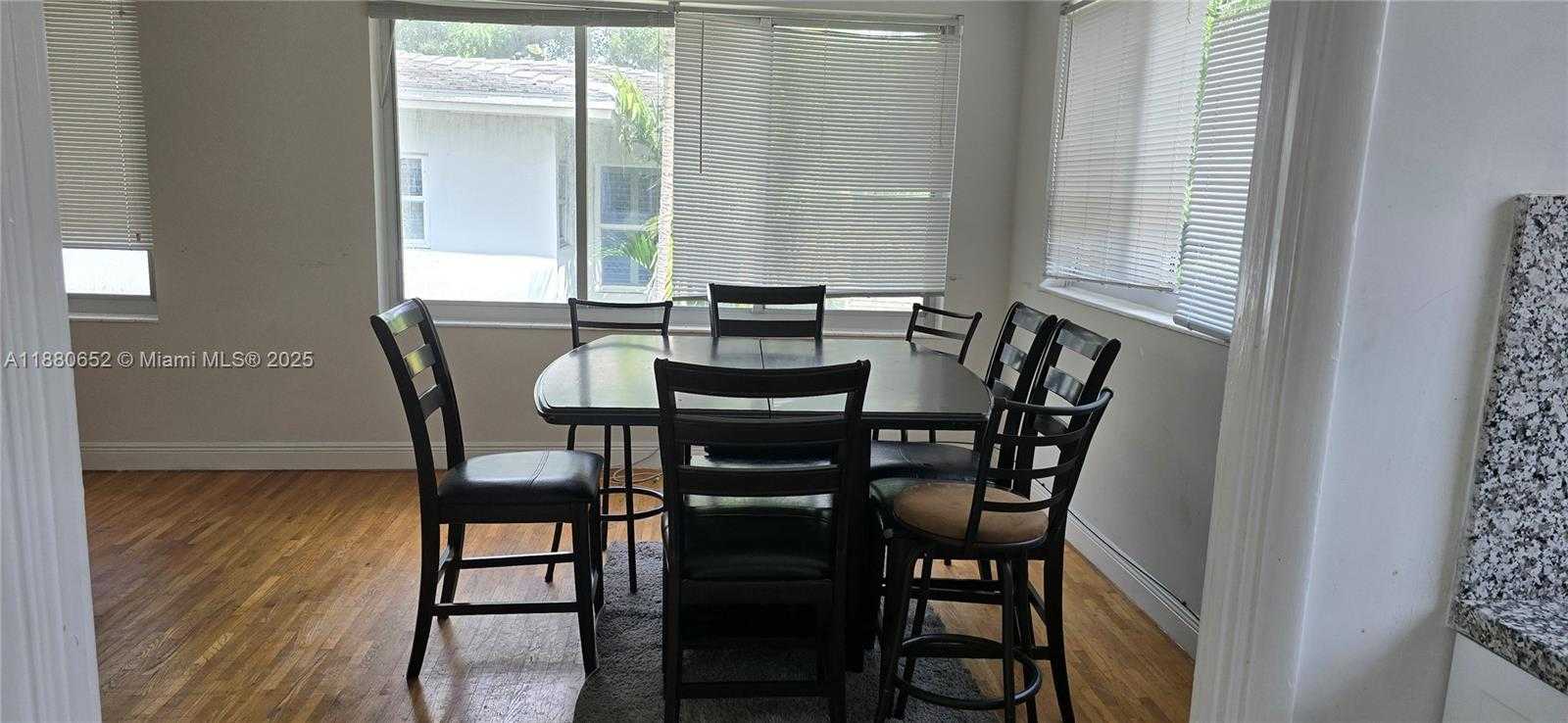 Small Image of 3915 PONCE DE LEON BLVD, Coral Gables Number 47