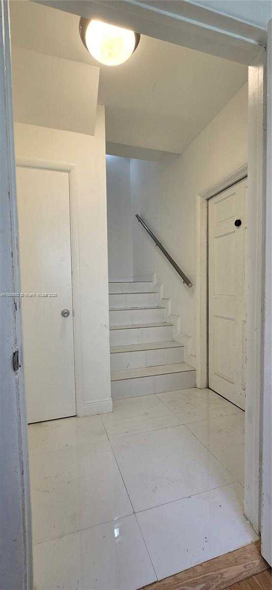 Small Image of 3915 PONCE DE LEON BLVD, Coral Gables Number 5