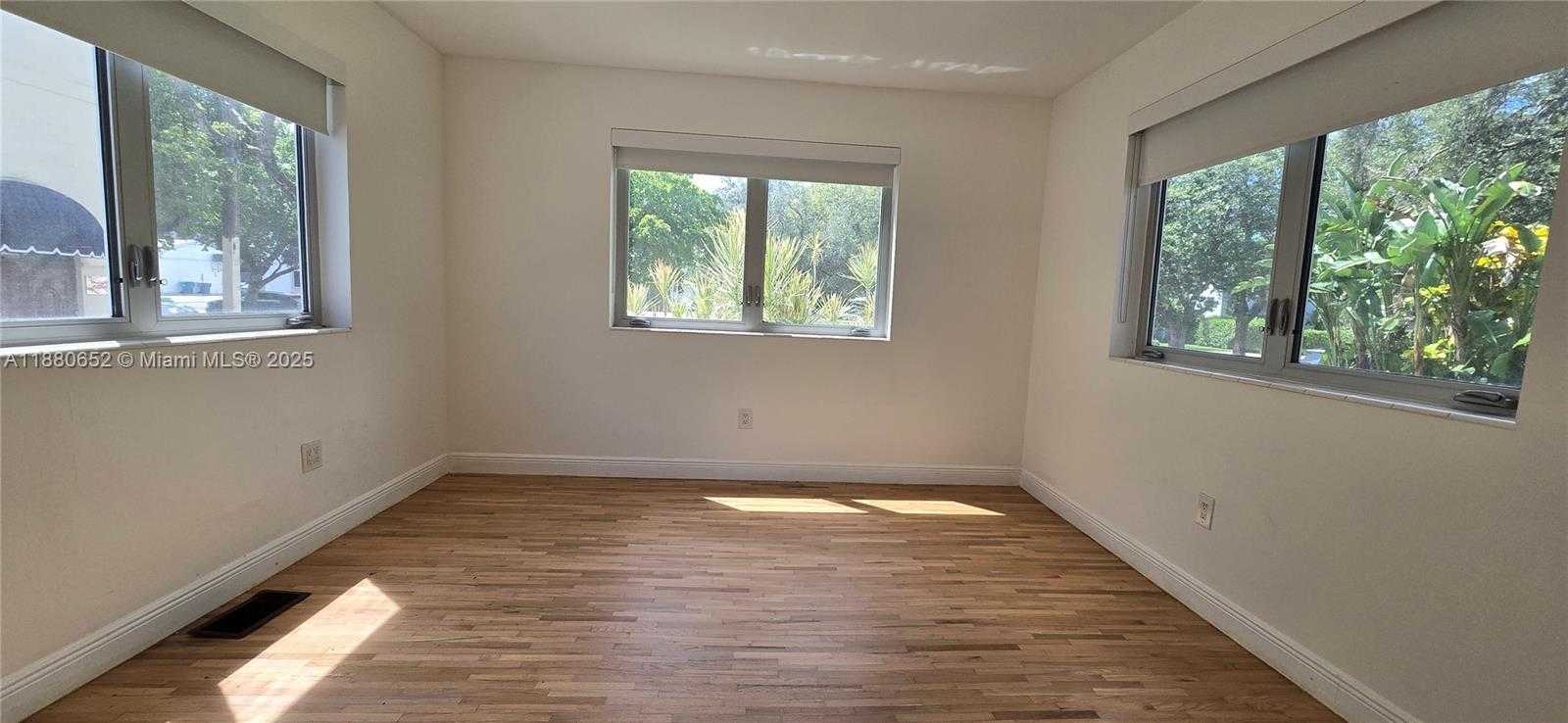 Small Image of 3915 PONCE DE LEON BLVD, Coral Gables Number 55