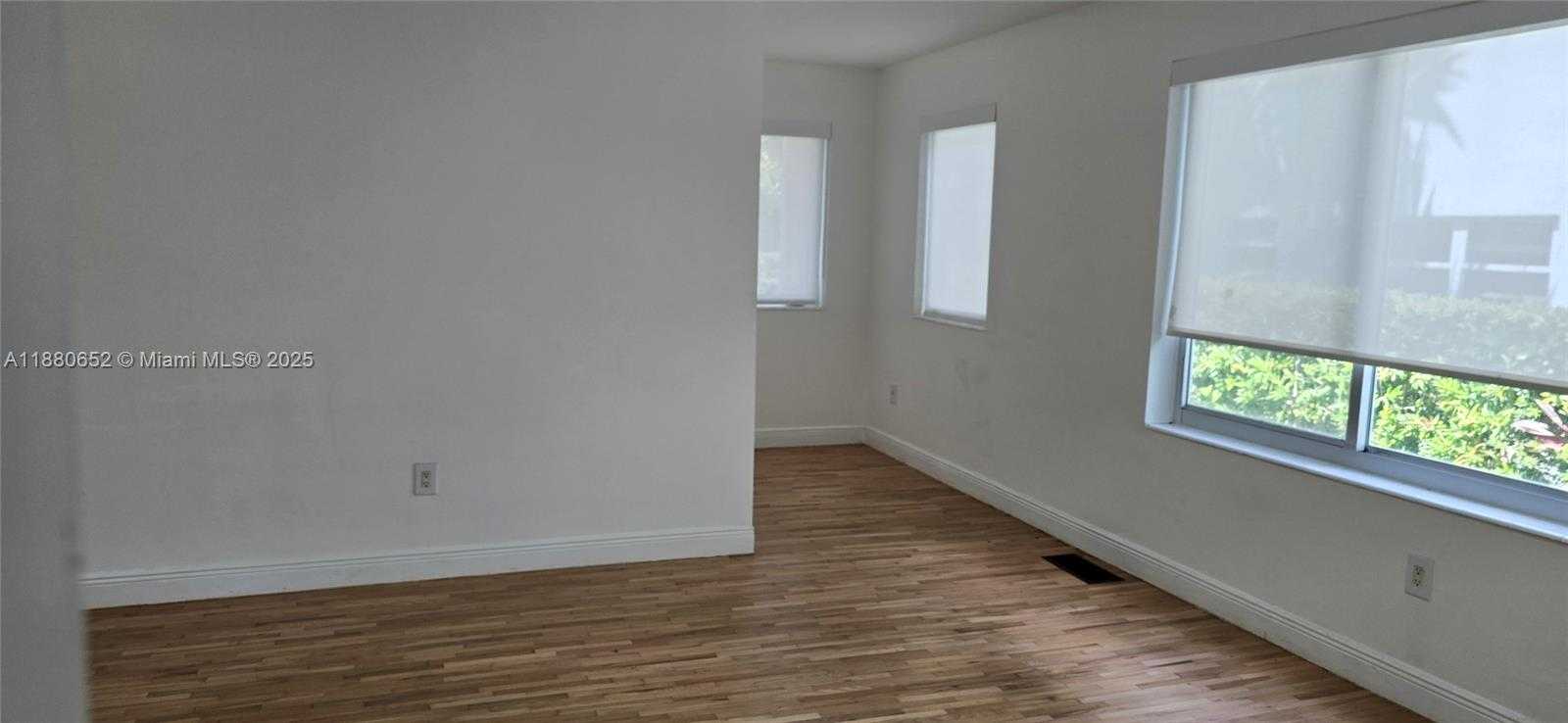 Small Image of 3915 PONCE DE LEON BLVD, Coral Gables Number 6