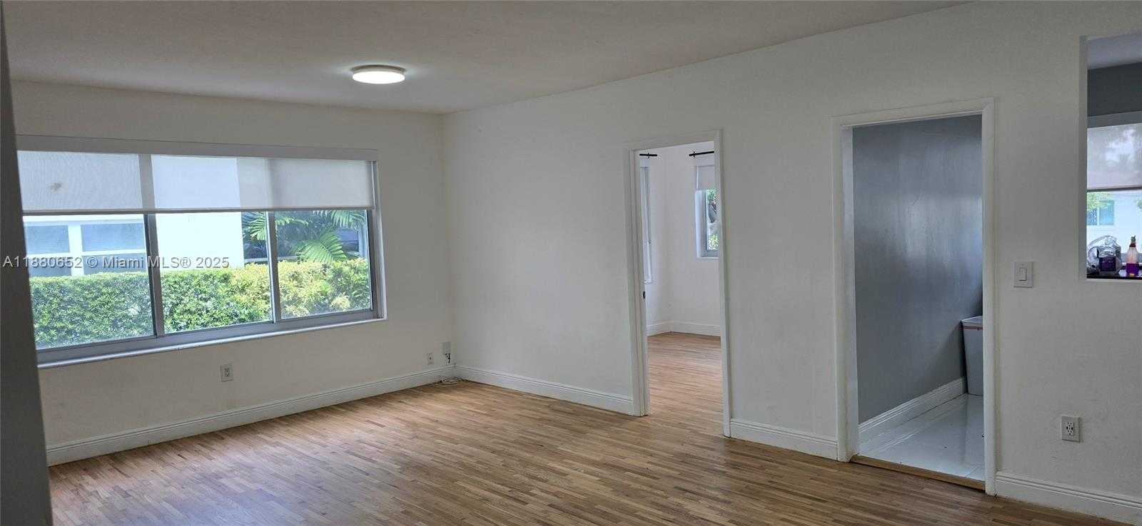 Small Image of 3915 PONCE DE LEON BLVD, Coral Gables Number 7