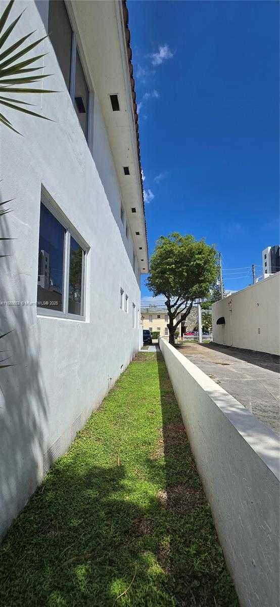 Small Image of 3915 PONCE DE LEON BLVD, Coral Gables Number 74