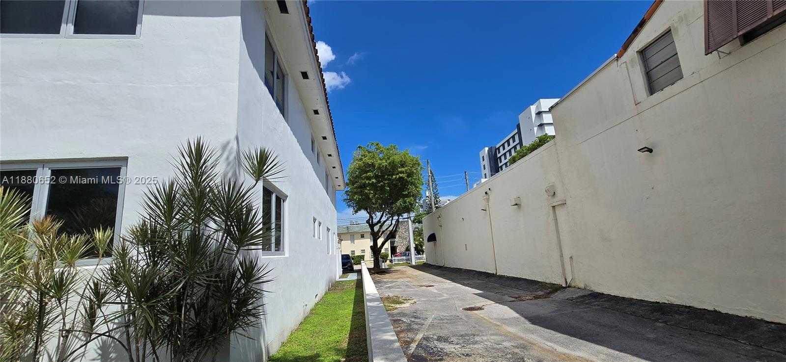 Small Image of 3915 PONCE DE LEON BLVD, Coral Gables Number 77