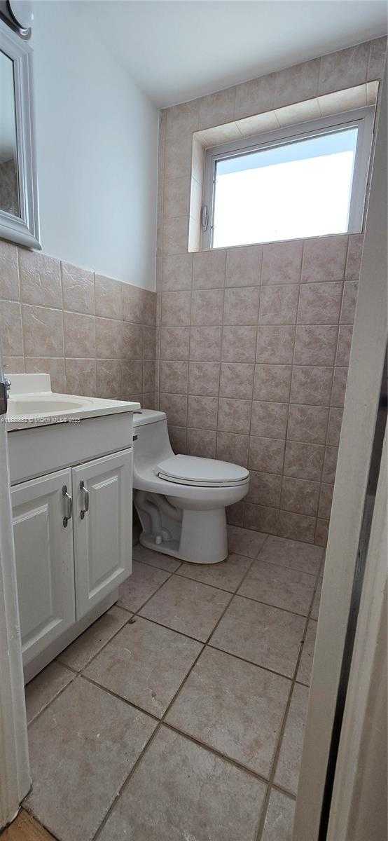 Small Image of 3915 PONCE DE LEON BLVD, Coral Gables Number 85