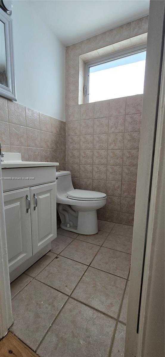 Small Image of 3915 PONCE DE LEON BLVD, Coral Gables Number 86
