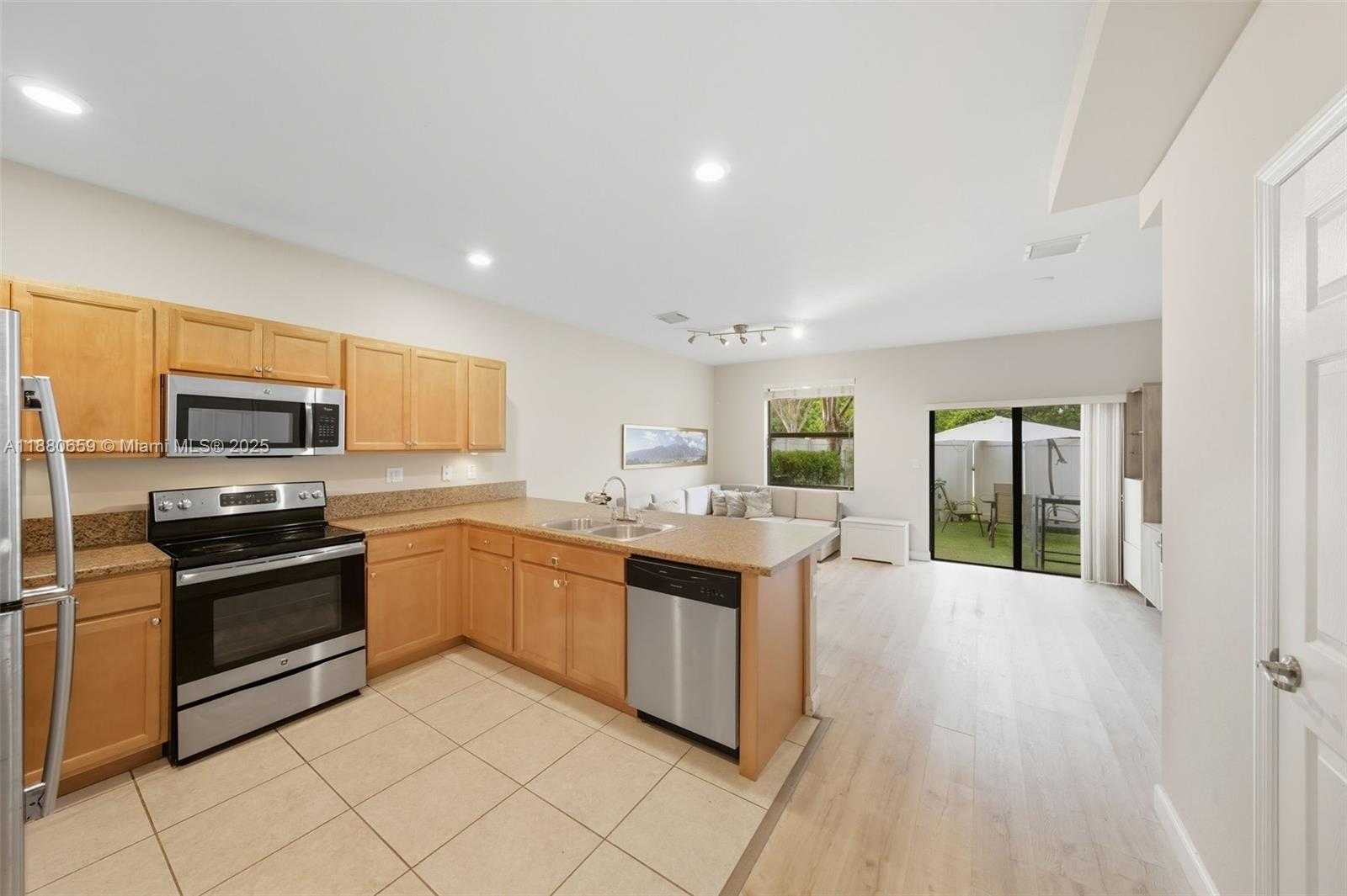 Small Image of 3392 WEST 92ND PL #3392, Hialeah Number 10