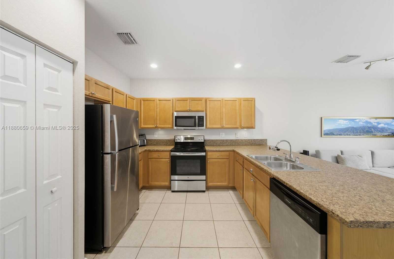 Small Image of 3392 WEST 92ND PL #3392, Hialeah Number 11