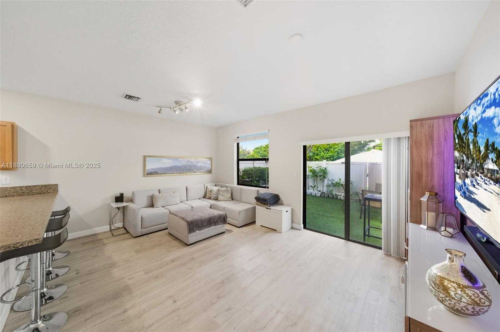 Small Image of 3392 WEST 92ND PL #3392, Hialeah Number 14