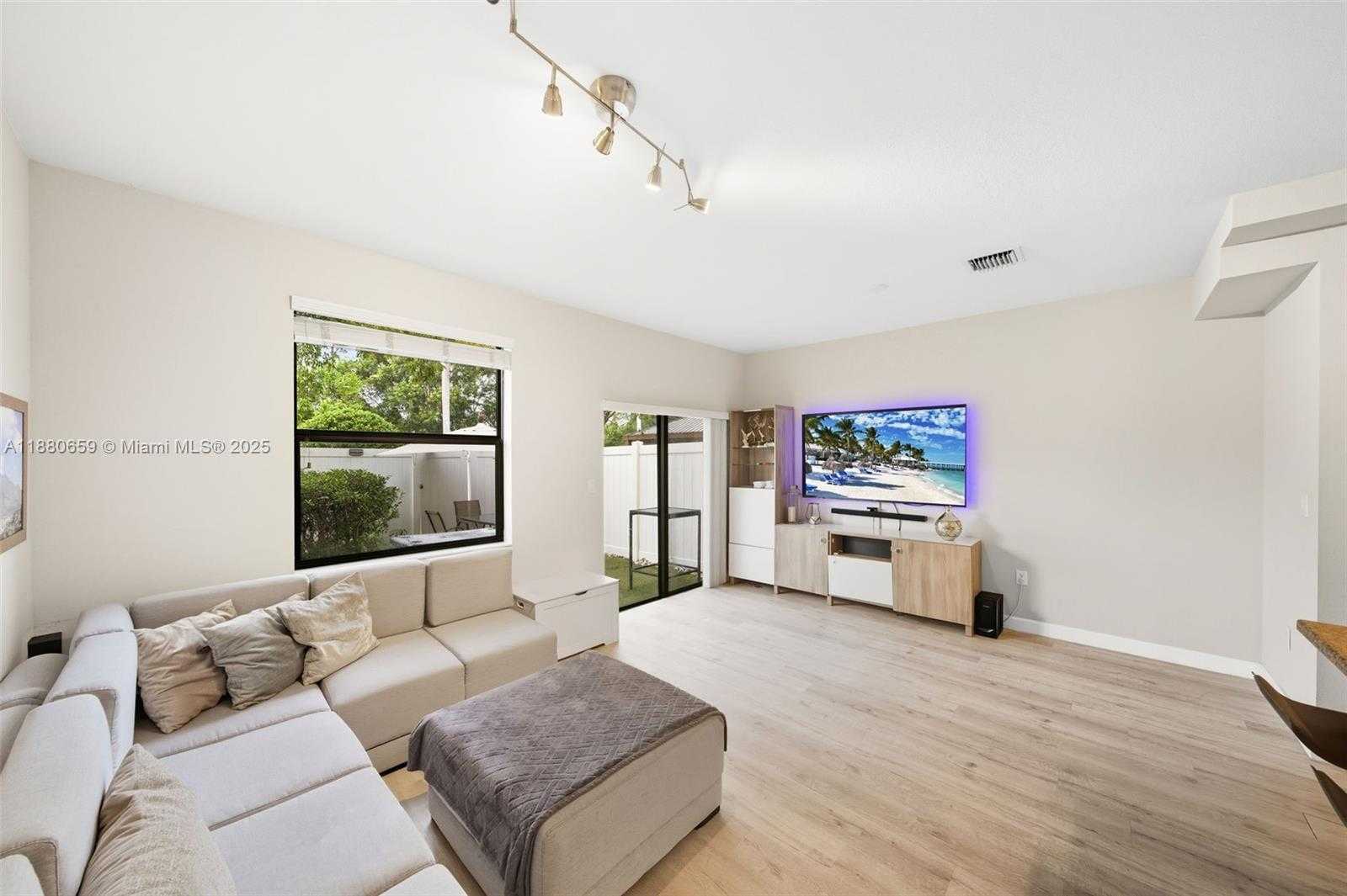 Small Image of 3392 WEST 92ND PL #3392, Hialeah Number 15