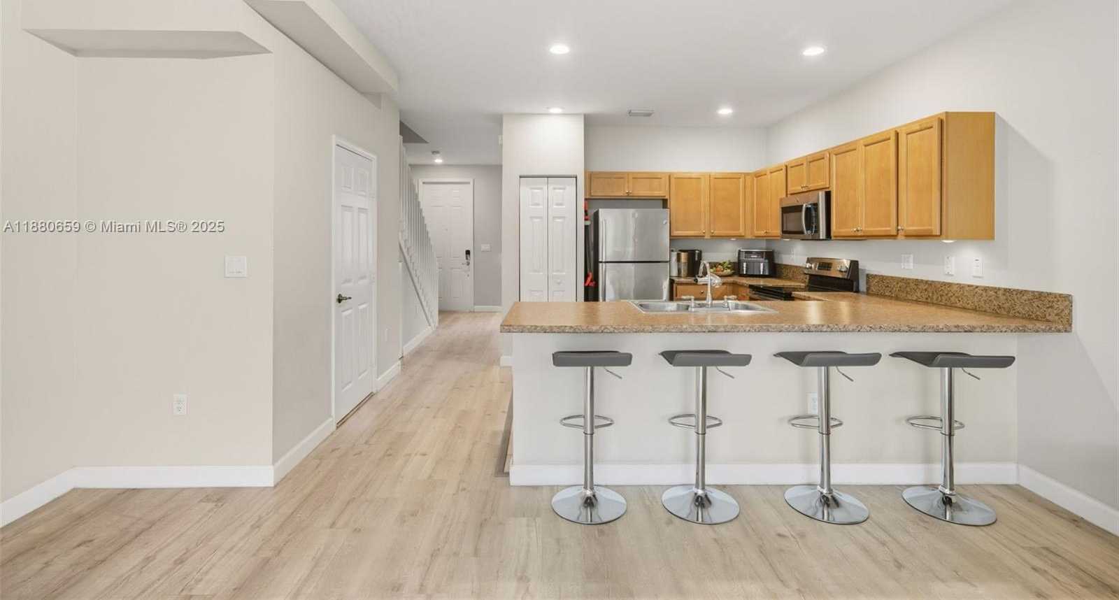 Small Image of 3392 WEST 92ND PL #3392, Hialeah Number 16