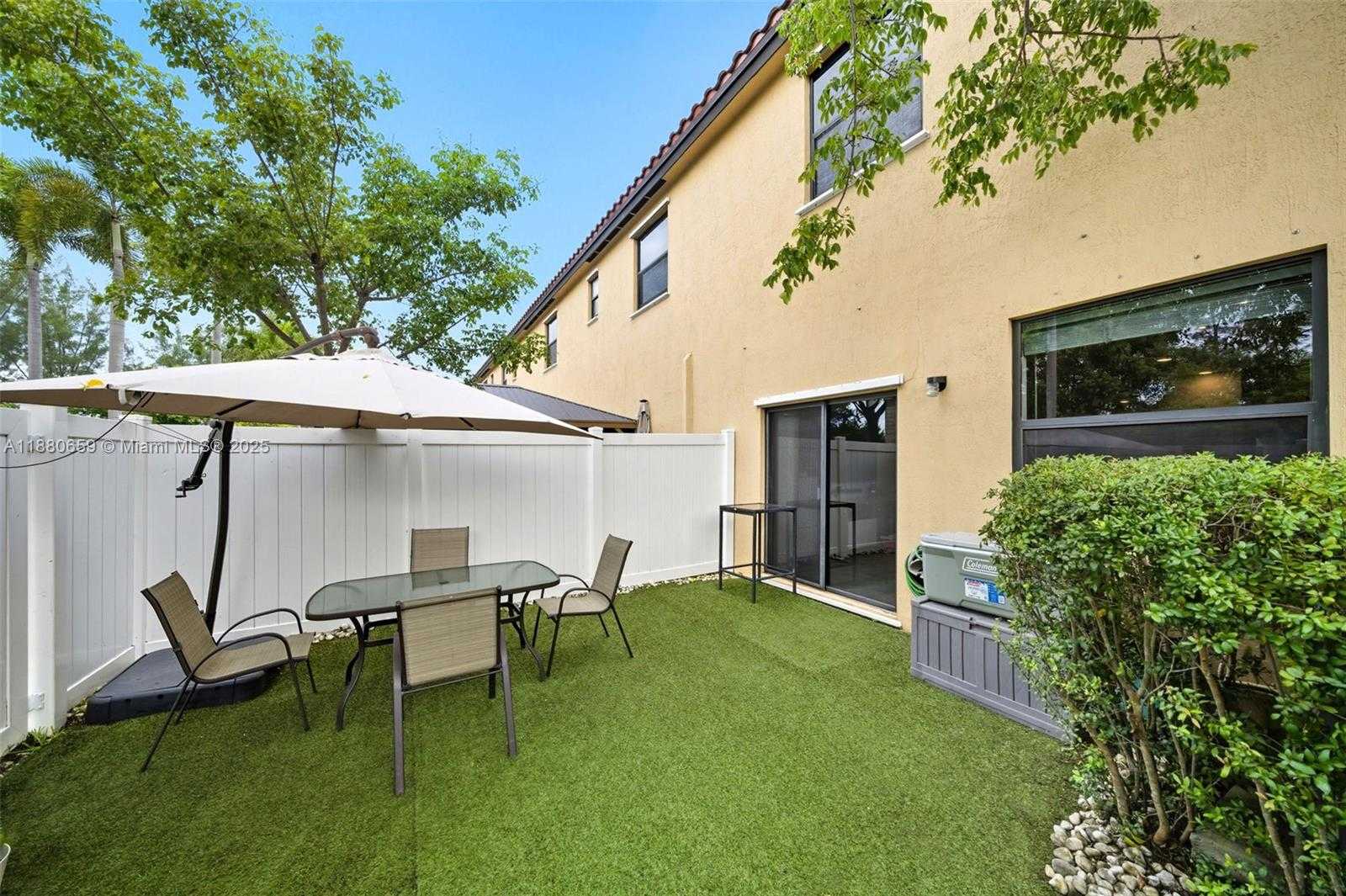 Small Image of 3392 WEST 92ND PL #3392, Hialeah Number 4