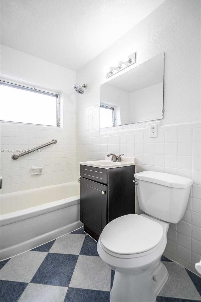 Small Image of 7640 CARLYLE AVE #5A, Miami Beach Number 10