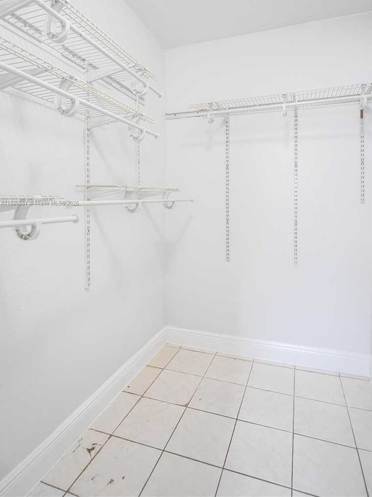 Small Image of 7640 CARLYLE AVE #5A, Miami Beach Number 11