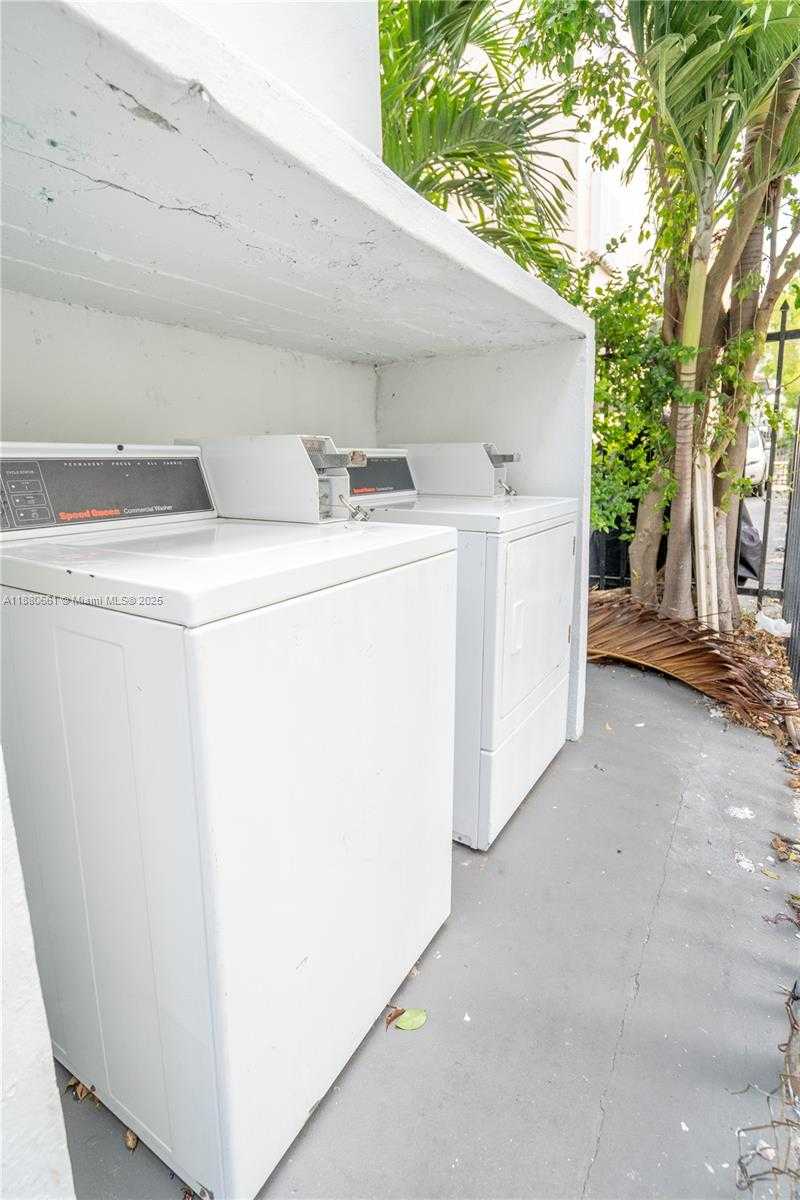 Small Image of 7640 CARLYLE AVE #5A, Miami Beach Number 14