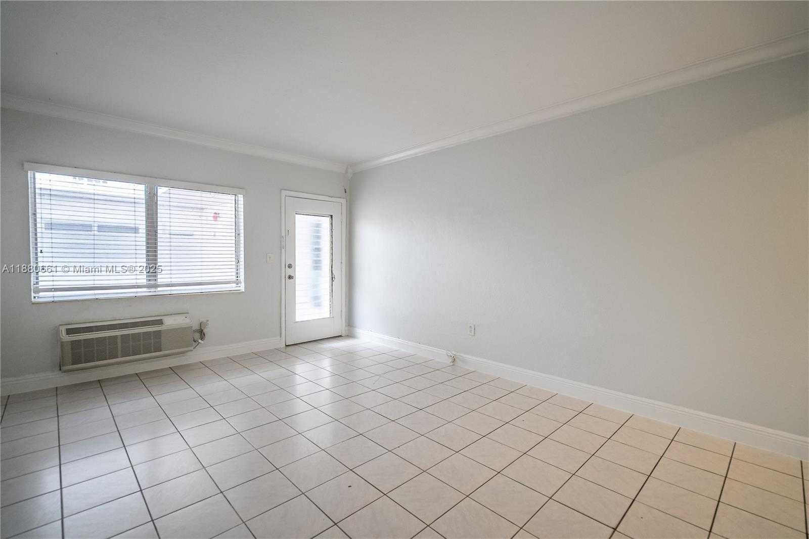 Small Image of 7640 CARLYLE AVE #5A, Miami Beach Number 2