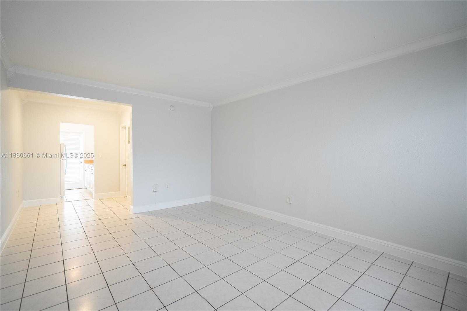 Small Image of 7640 CARLYLE AVE #5A, Miami Beach Number 3