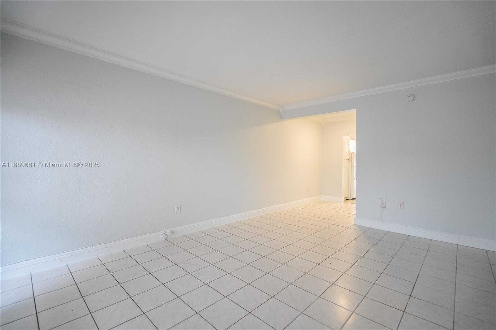 Small Image of 7640 CARLYLE AVE #5A, Miami Beach Number 4