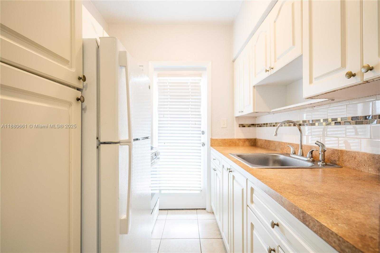 Small Image of 7640 CARLYLE AVE #5A, Miami Beach Number 8